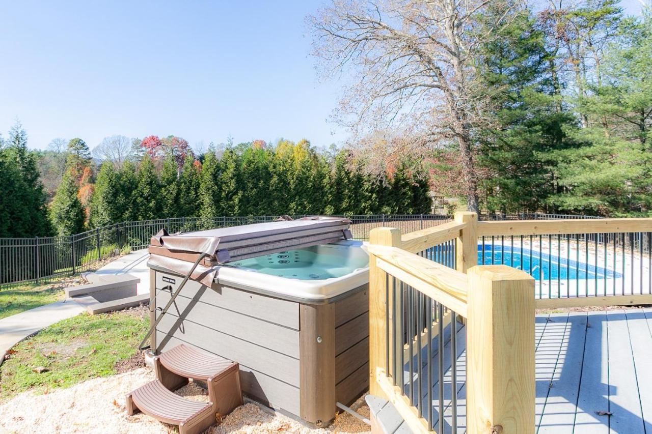 Luxurious House With Pool Near Asheville By Mighty Tree Properties Leicester Екстер'єр фото